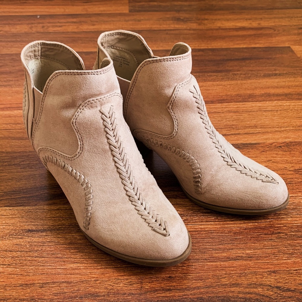 LAST CALL • GUC • Braided Tan Heeled Booties